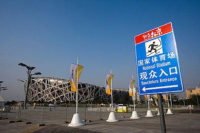 《尘白禁区》泳装嬉水场景 芬妮太性感了！